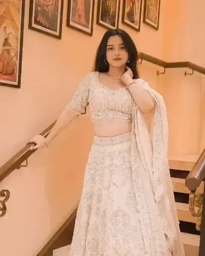 Escort Melur